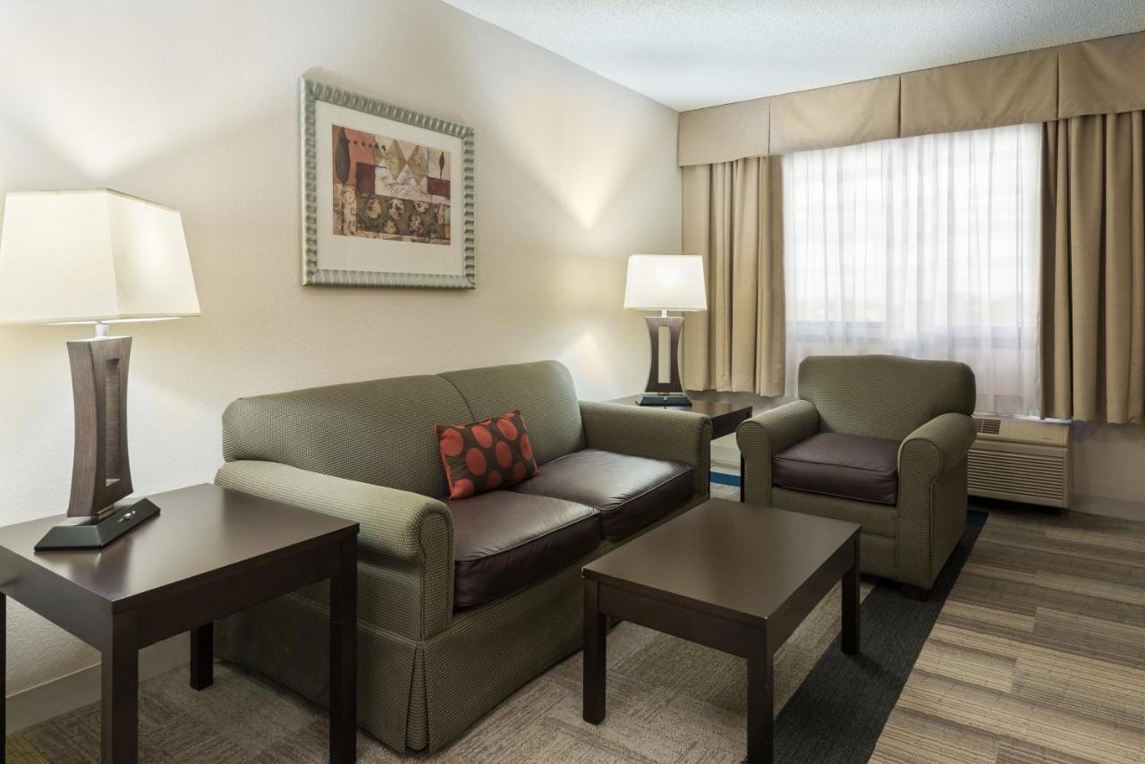 Holiday Inn Express Hotel & Suites Kendall East-Miami By Ihg Zewnętrze zdjęcie